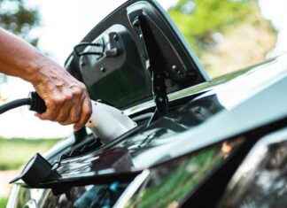 Byggnad av laddstationer för elbilar under vecka 33 news-13082024-014104