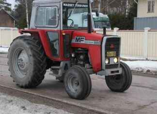 Traktorförare hade en dålig dag: körde av vägen med släpvagn news-11112024-220756