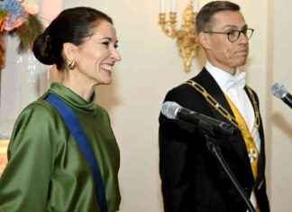 86-åriga försäljaren Matti Sallinen skakade hand med presidentparet vid tredje slottsbalen 86-riga-frsljaren-matti-sallinen-skakade-hand-med-presidentparet-vid-tredje-slottsbalen