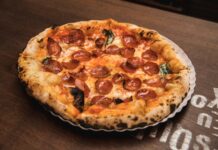 Pizza Hut Espoo – Miksi Se On Paras Valinta Herkulliseen Pizzailtaan?