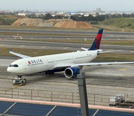 Comparing Delta Flight DL275 Diverted LAX: Which Major Diversion Stands Out? Delta Airlines, Delta Flight DL275, Flight DL275, Flight Diversions, Travel News, Airline Policies, LAX Diversion, Delta Flight DL275 Diverted LAX