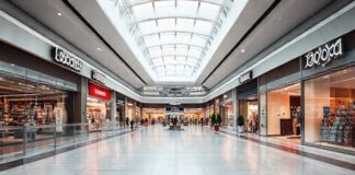 Kruununhaka-alueen suosittu ostoskeskus: Espoon K-Rauta.