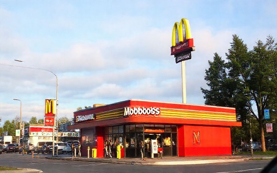 Kun olet liikkeellä Kauniaistentiellä, miten McDonald's tarjoaa pikaruokailun nopeasti ja halvalla
