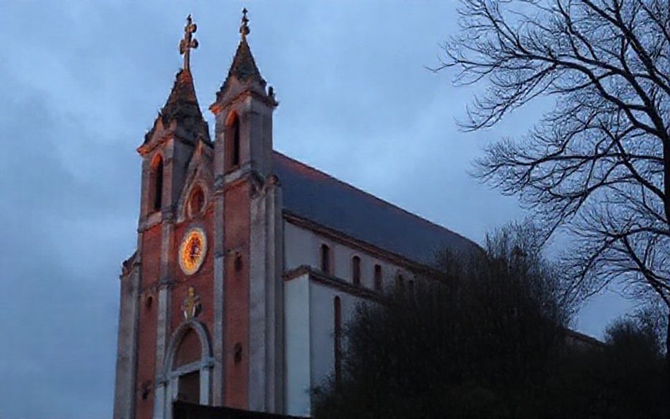 Mitä Espan kirkon ulkomaalaistaus kuvastaa?