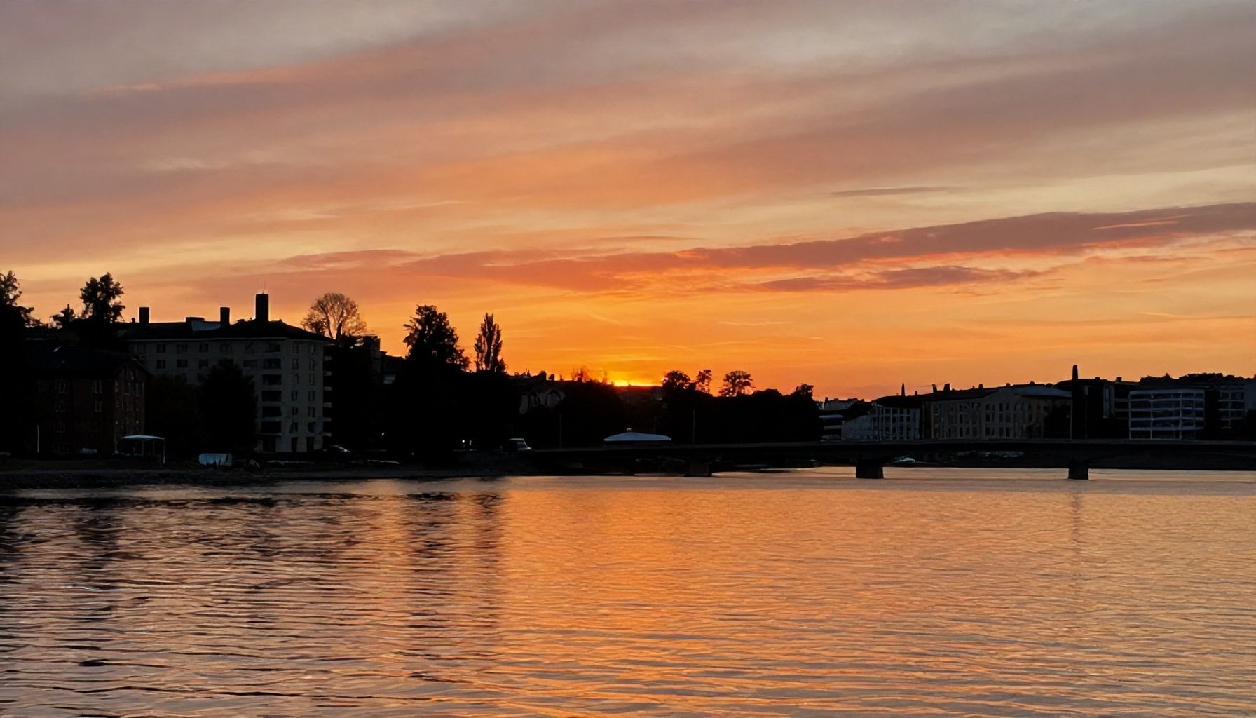 Aurinko laskee Espoossa: parhaat paikat nauttia illan rauhasta