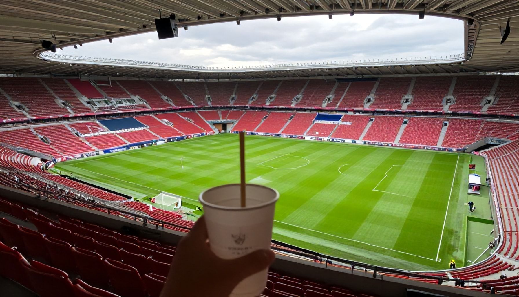 Parhaat vinkit Espoon jalkapalloareenan ruokailuun ja juomiseen