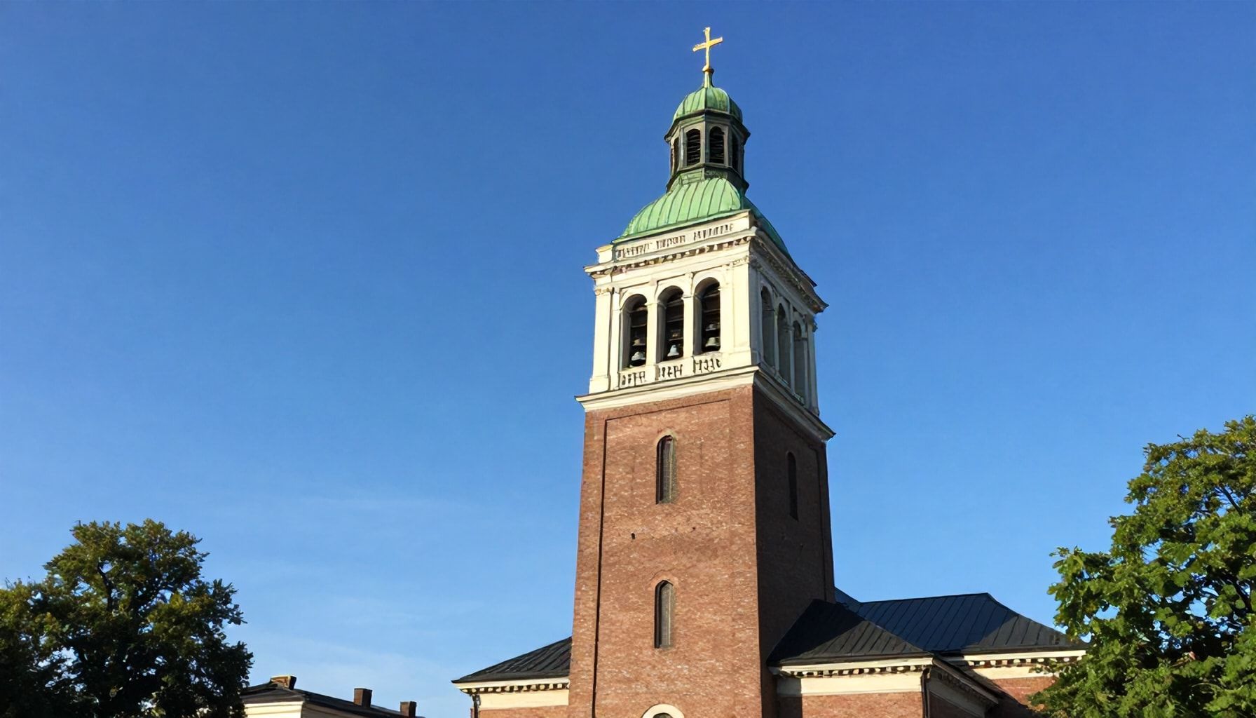 Todellisuus Espoon tuomiokirkon kellotornista: korkeus ja historia