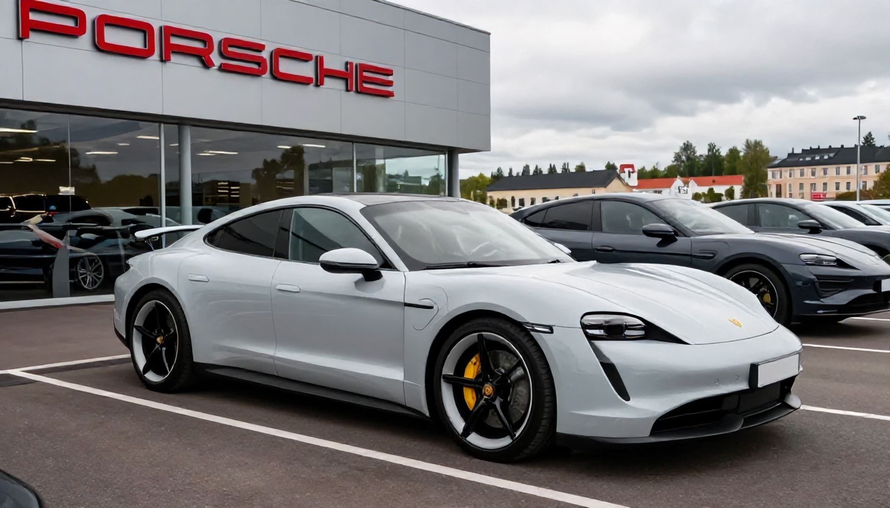 Uusimmat Porsche 911-, Taycan- ja Macan-mallit koeajettavissa Espoossa: näin varaat aikasi